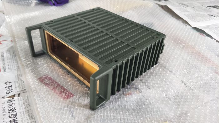 軍綠噴漆機加工殼體