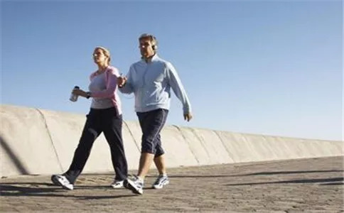 每天步行多少步合適？每天堅持步行的12大好處