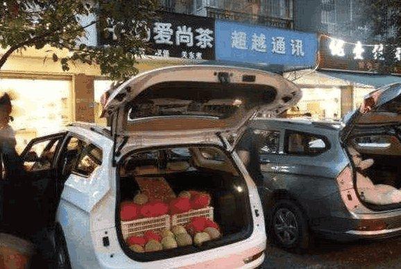 私家車后備廂裝兩箱水果就要被罰款？交警：沒罰錯交規就是這么定的
